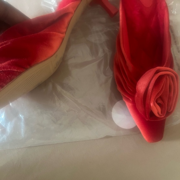 Red Fur-Trimmed Slip on Shoes - Picture 5 of 6